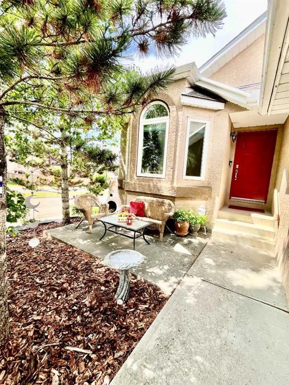 8 Mt Copper Green SE, Calgary — photo 2 of 48