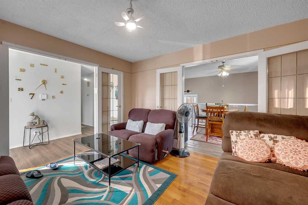 5848 Maddock Drive NE, Calgary — photo 4 of 32