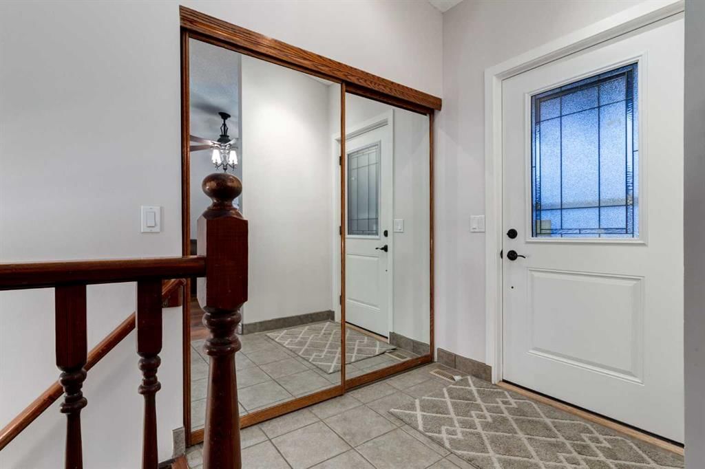 27 BEDFIELD Close NE, Calgary — photo 2 of 39