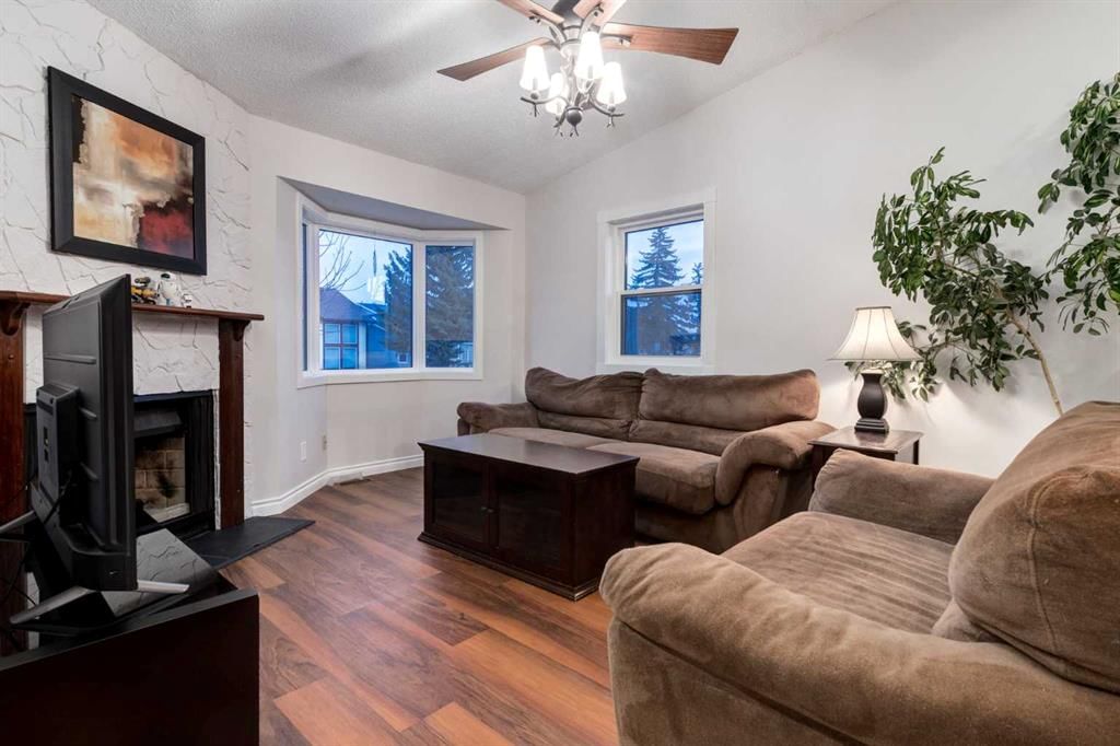 27 BEDFIELD Close NE, Calgary — photo 4 of 39