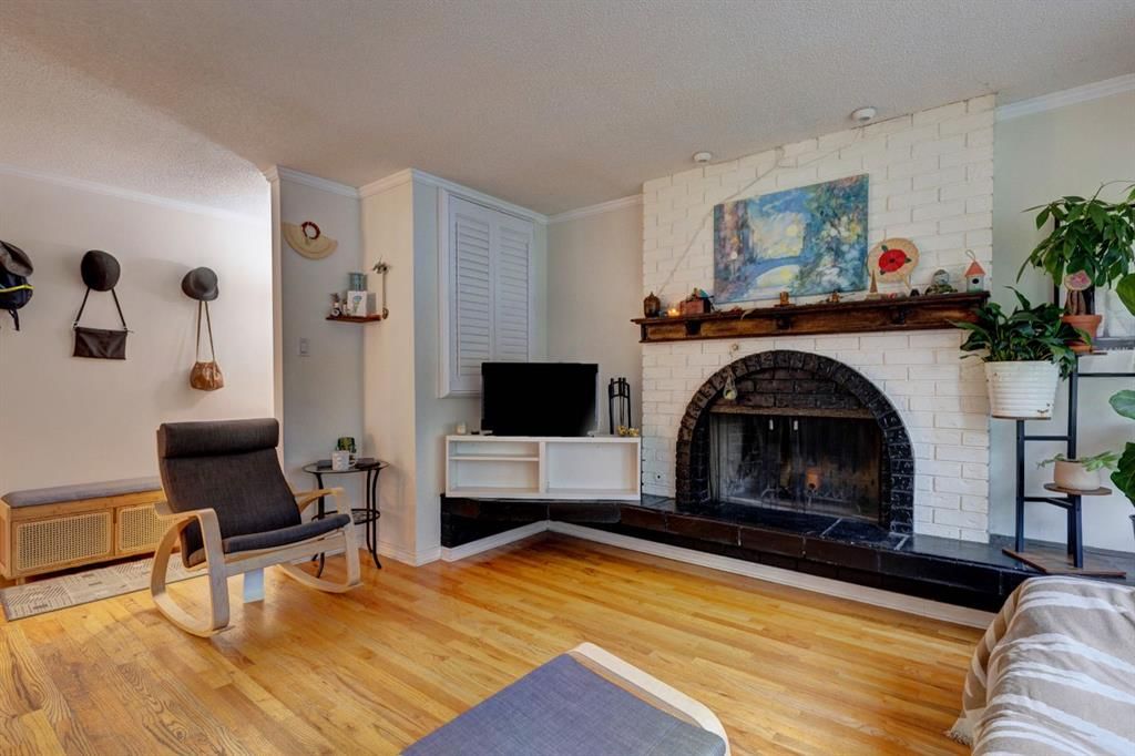 3608 58 Avenue SW, Calgary — photo 5 of 34