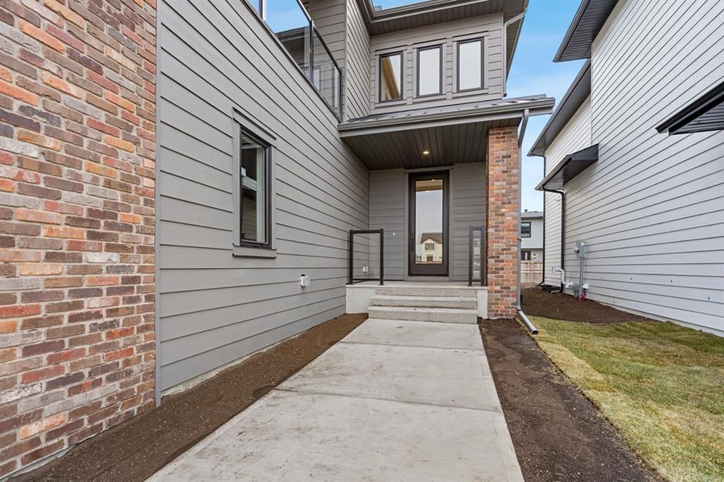 30 Greenwich Row NW, Calgary — photo 3 of 50