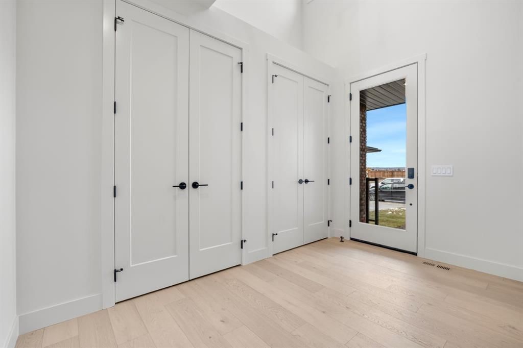 30 Greenwich Row NW, Calgary — photo 4 of 50