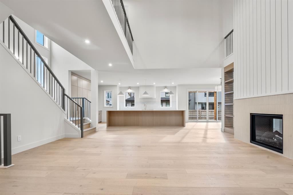 30 Greenwich Row NW, Calgary — photo 5 of 50