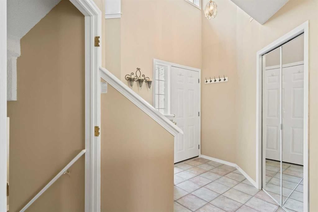 165 San Fernando Place NE, Calgary — photo 4 of 46