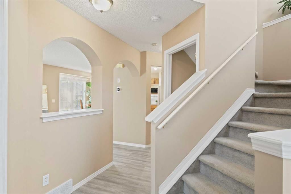 165 San Fernando Place NE, Calgary — photo 5 of 46
