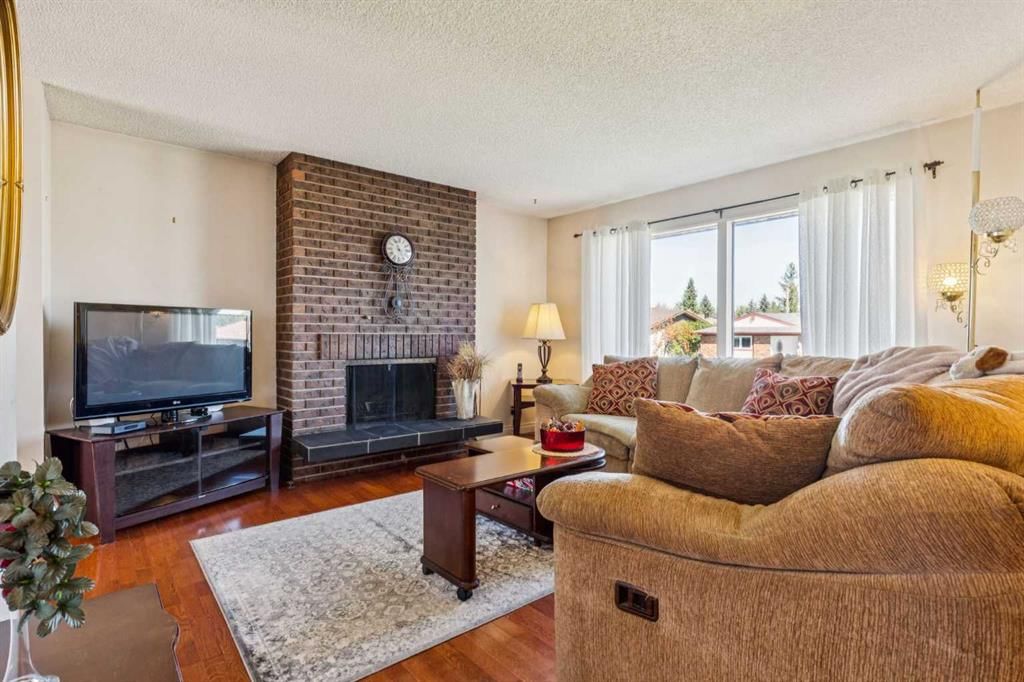 483 Cedarpark Drive SW, Calgary — photo 3 of 35