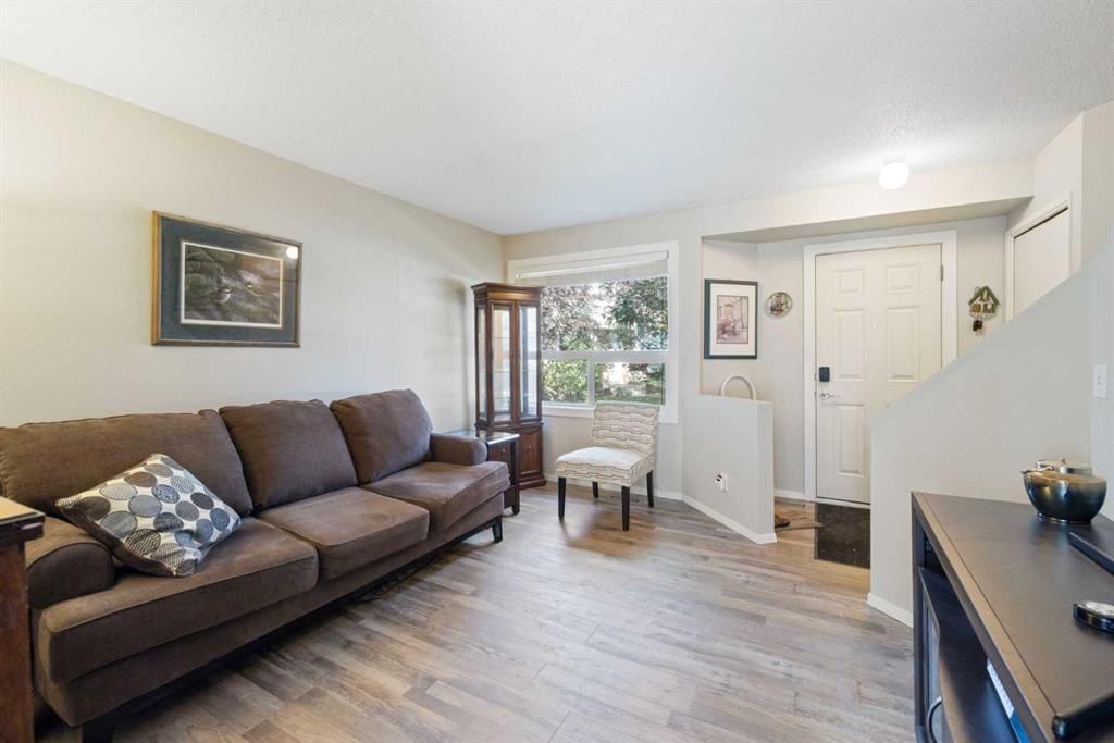 66, 123 Queensland Drive SE, Calgary — photo 4 of 26