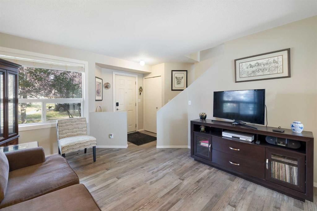 66, 123 Queensland Drive SE, Calgary — photo 5 of 26