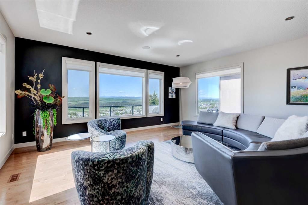 220 Springbluff Heights SW, Calgary — photo 5 of 50