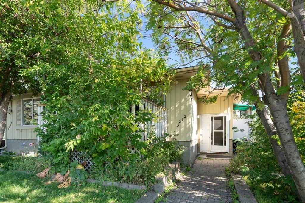 3212 Dover Crescent SE, Calgary — photo 2 of 32