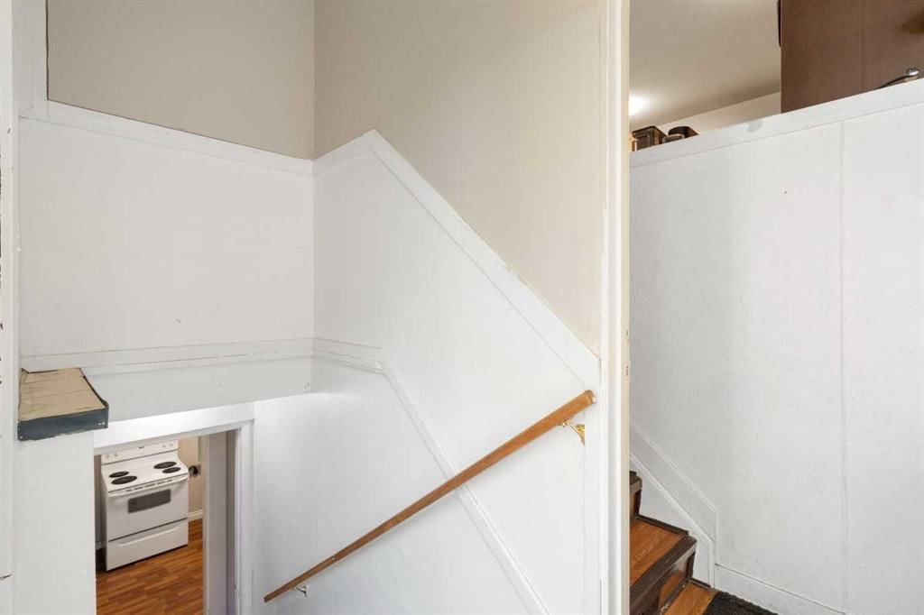 3212 Dover Crescent SE, Calgary — photo 3 of 32