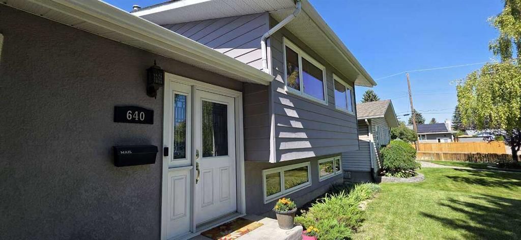 640 Willowburn Crescent SE, Calgary — photo 5 of 49
