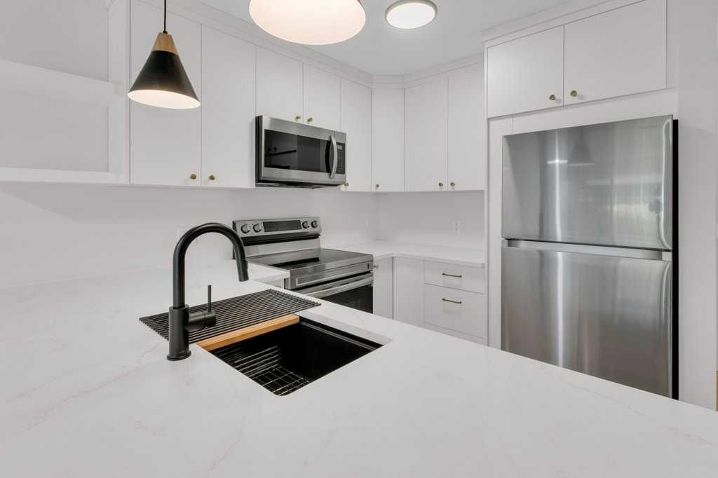 140, 30 Richard Court SW, Calgary — photo 3 of 27