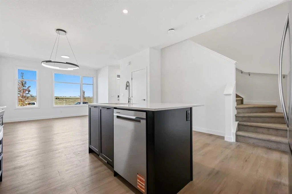 7027 Rangeview Avenue SE, Calgary — photo 2 of 16