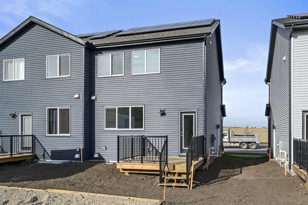 7051 Rangeview Avenue SE, Calgary — photo 2 of 15
