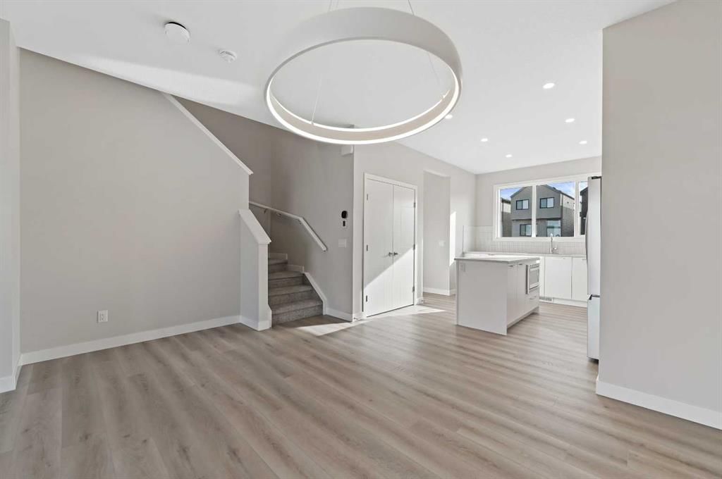 7051 Rangeview Avenue SE, Calgary — photo 5 of 15