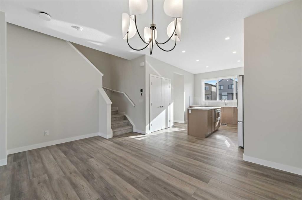 7035 Rangeview Avenue SE, Calgary — photo 4 of 15