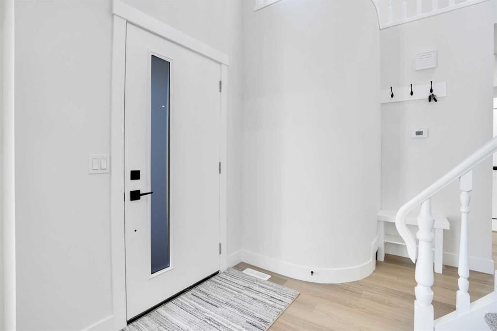 13 Shawnee Way SW, Calgary — photo 2 of 50