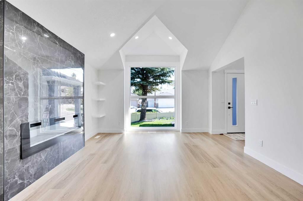 13 Shawnee Way SW, Calgary — photo 3 of 50