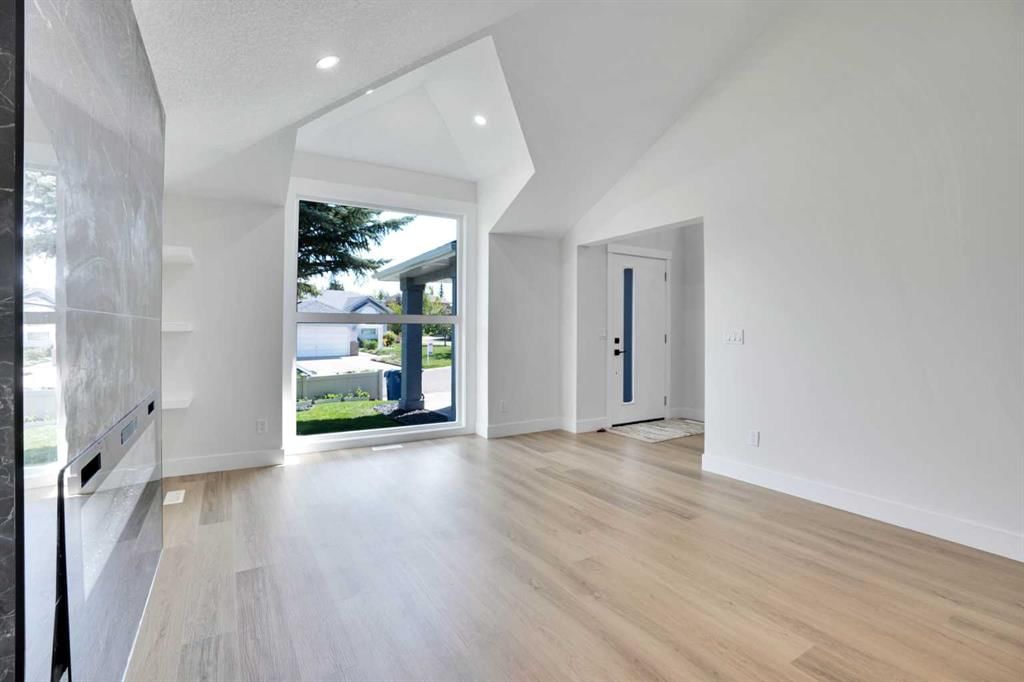 13 Shawnee Way SW, Calgary — photo 4 of 50