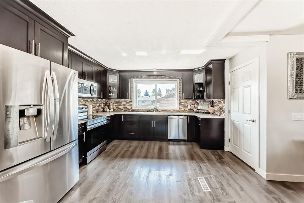 5107 Rundleview Road NE, Calgary — photo 5 of 50