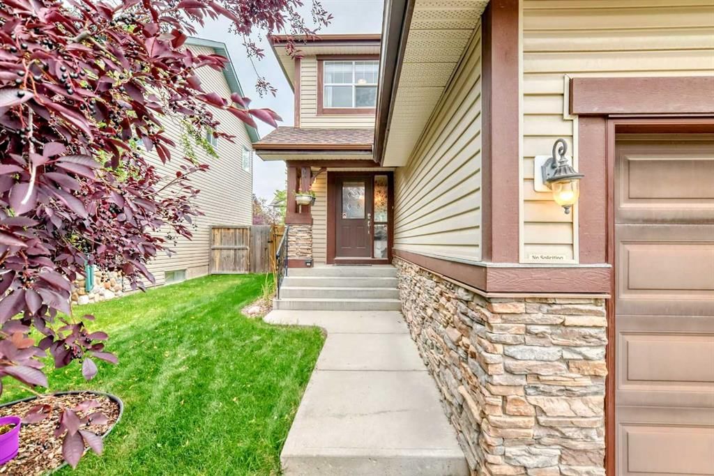 54 Cougarstone Mews SW, Calgary — photo 2 of 39