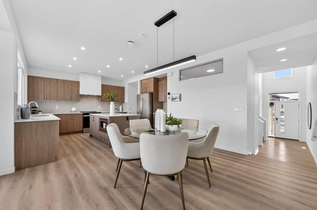 409 Corner Glen Way NE, Calgary — photo 4 of 15