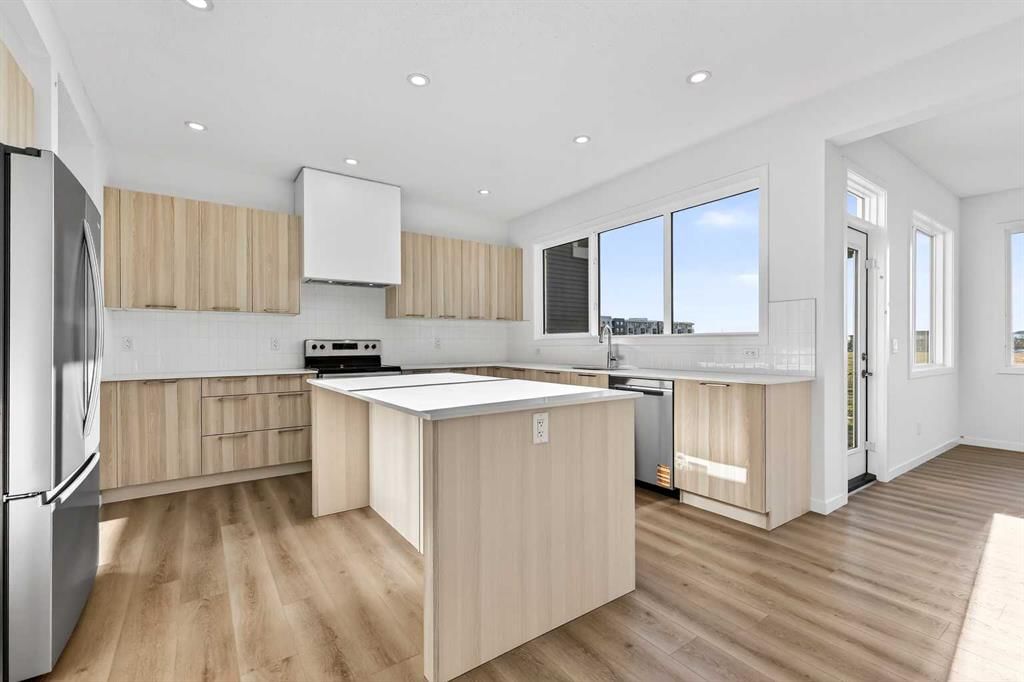 89 Corner Glen Avenue NE, Calgary — photo 2 of 18