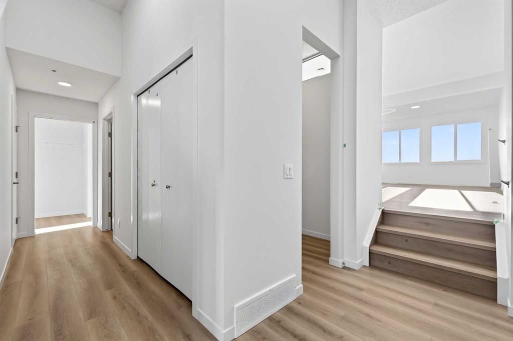 89 Corner Glen Avenue NE, Calgary — photo 4 of 18