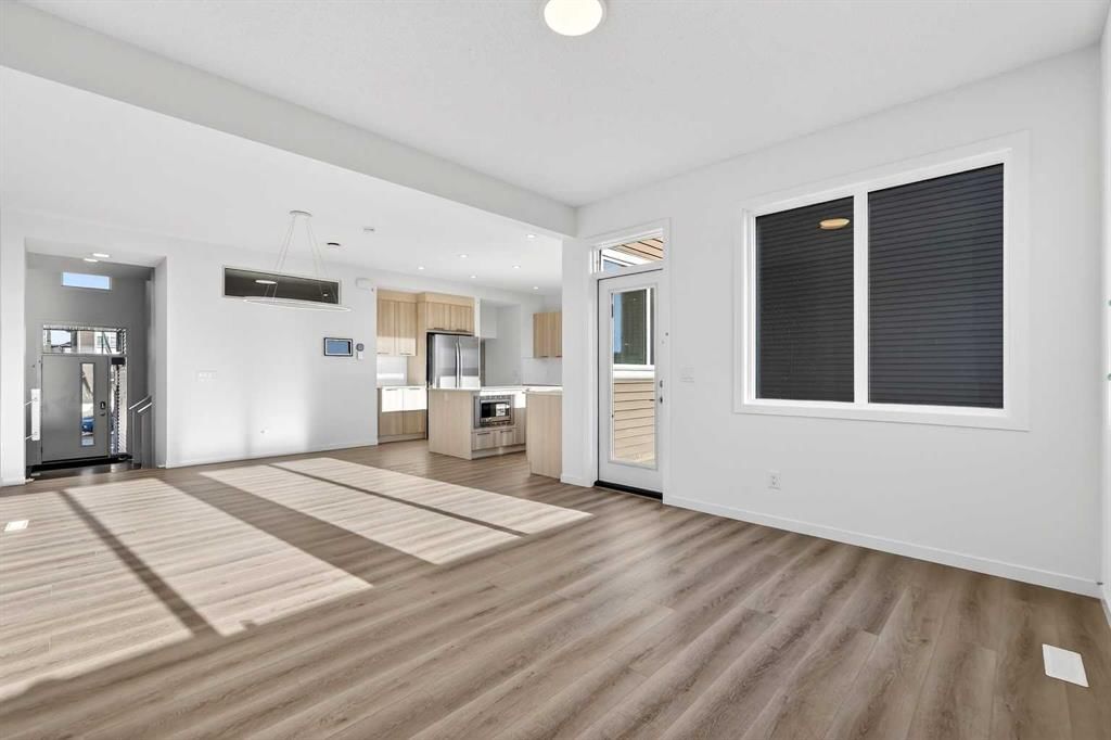 89 Corner Glen Avenue NE, Calgary — photo 5 of 18