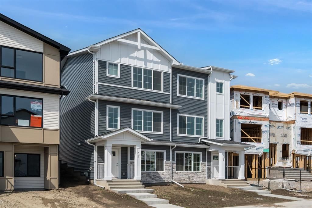 430 Carringvue Grove NW, Calgary — photo 2 of 23