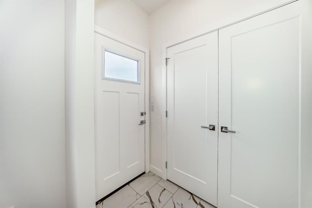 430 Carringvue Grove NW, Calgary — photo 3 of 23