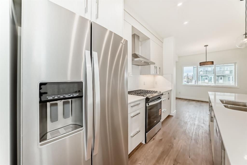 430 Carringvue Grove NW, Calgary — photo 5 of 23