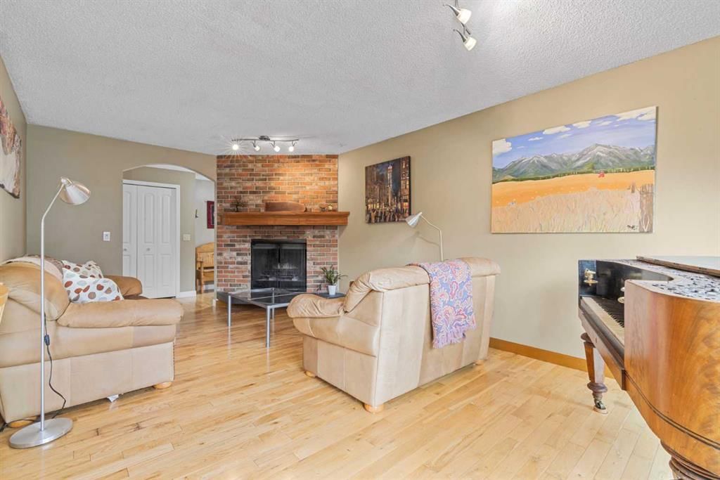 335 Ranch Estates Place NW, Calgary — photo 4 of 34