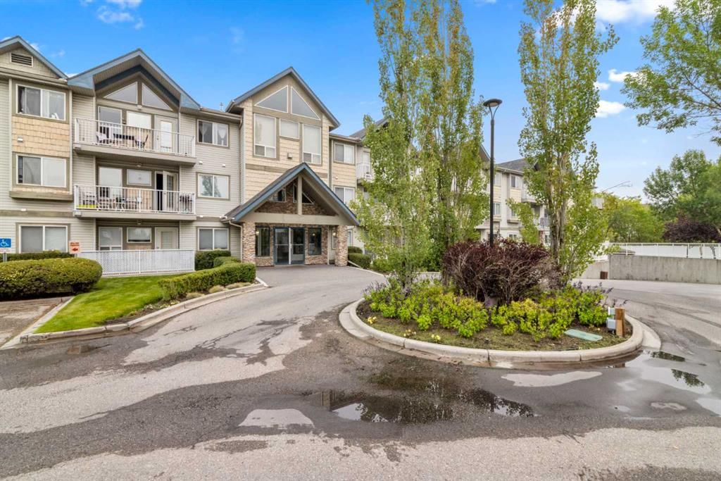 205, 7 Harvest Gold Manor NE, Calgary — photo 2 of 23