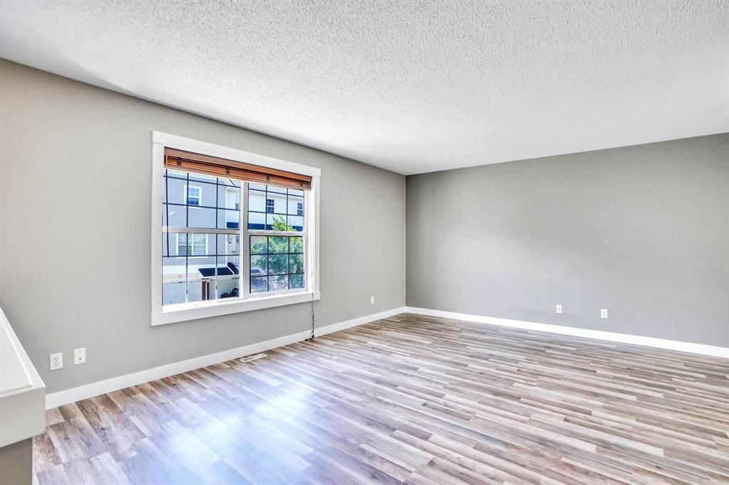 91 Prestwick Acres Lane SE, Calgary — photo 5 of 50