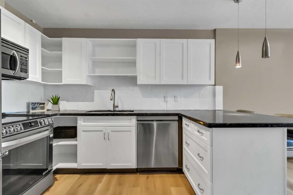 8, 218 Village Terrace SW, Calgary — photo 4 of 35