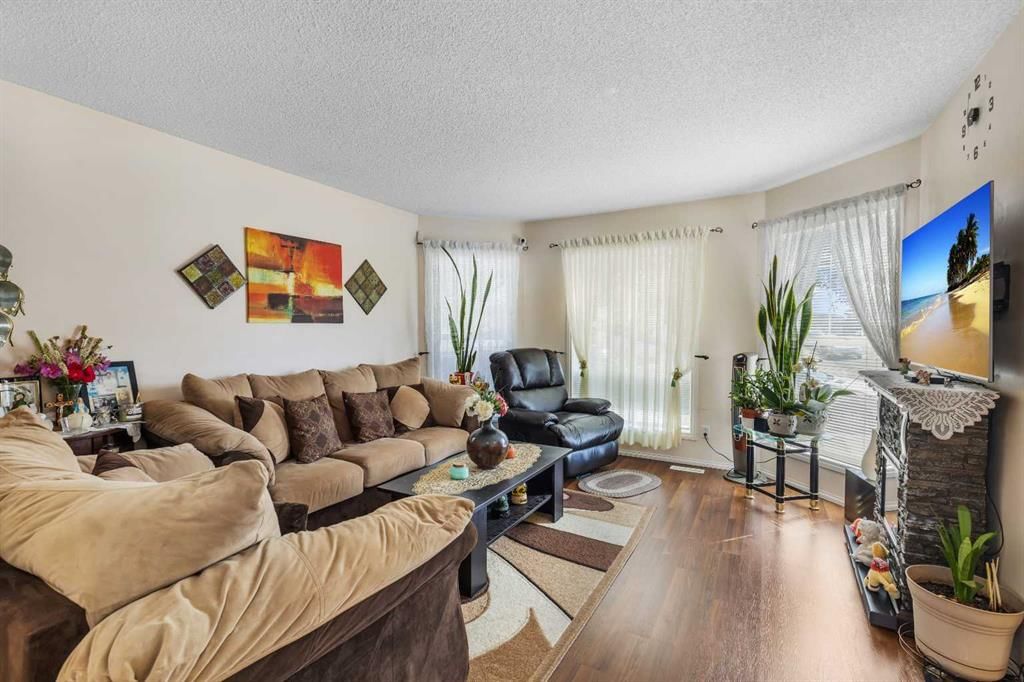 31 Tarington Way NE, Calgary — photo 4 of 35