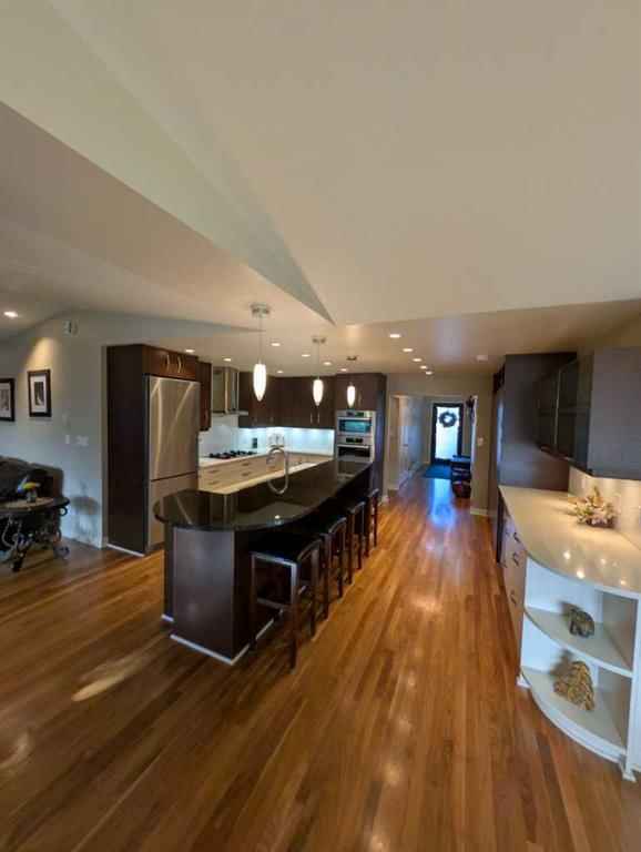 633 23 Avenue NE, Calgary — photo 2 of 30