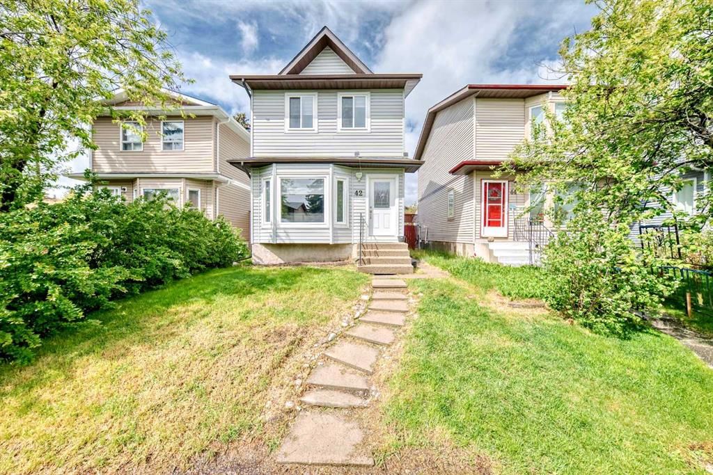 42 Taraglen Road NE, Calgary — photo 2 of 50