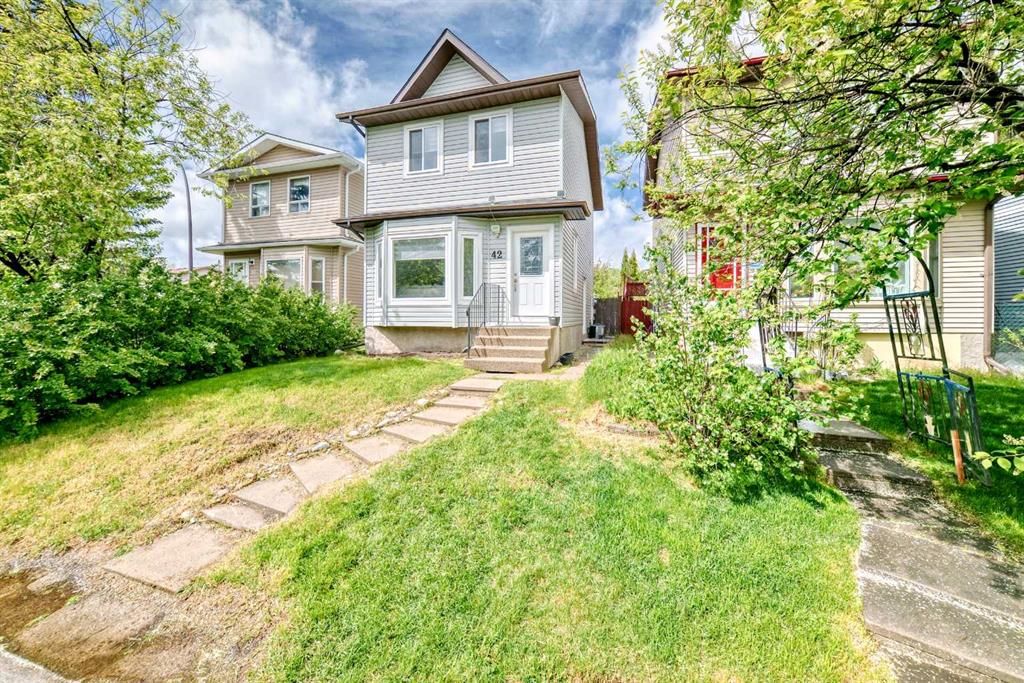 42 Taraglen Road NE, Calgary — photo 3 of 50