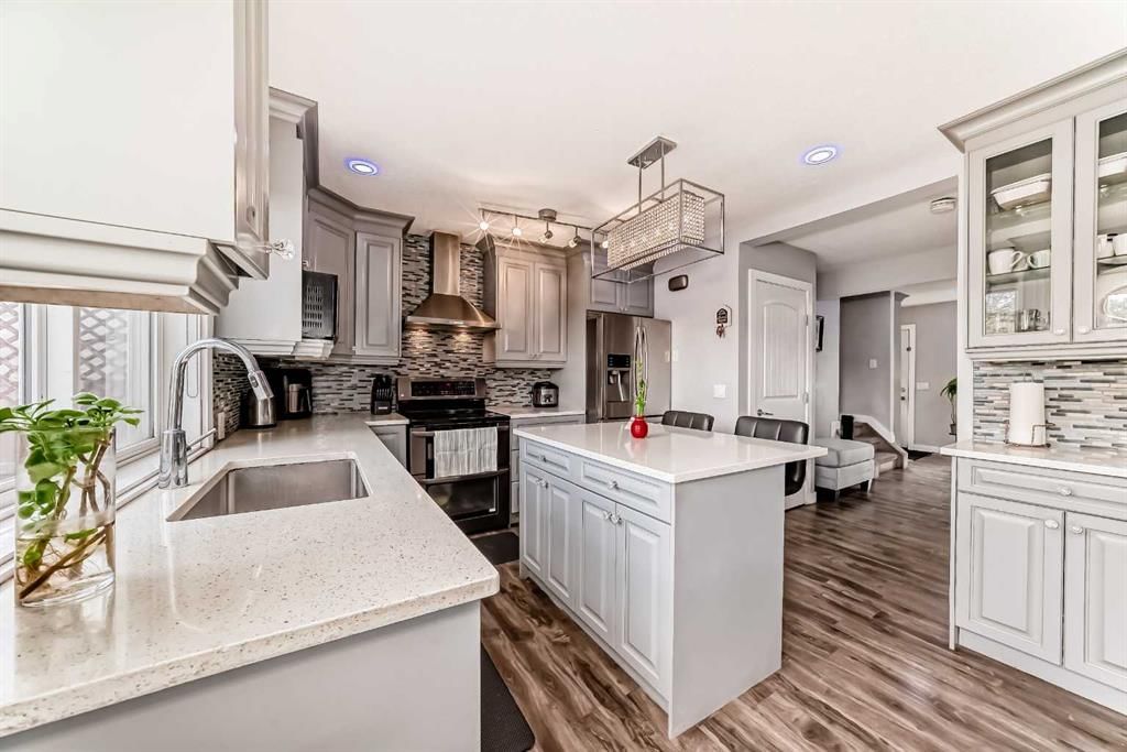 42 Taraglen Road NE, Calgary — photo 5 of 50