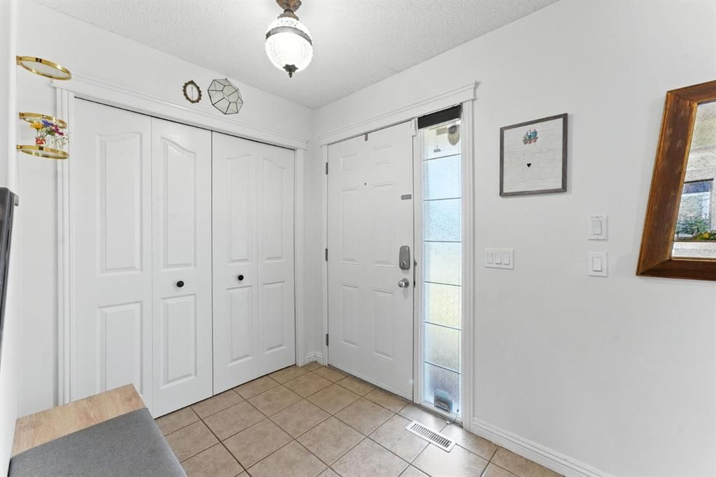 751 Prestwick Circle SE, Calgary — photo 4 of 41
