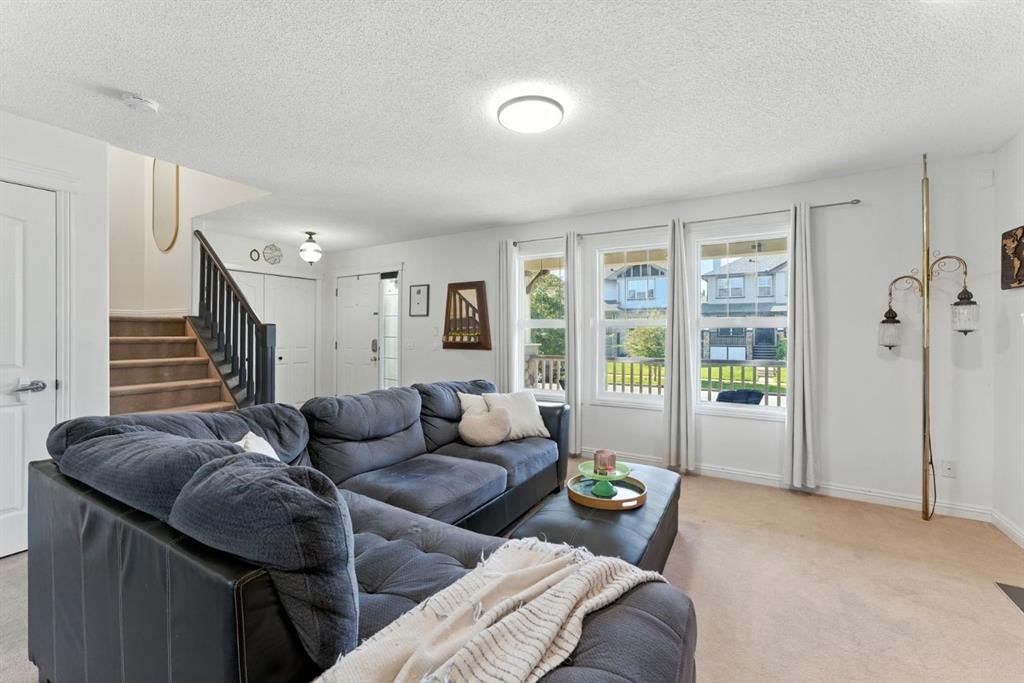 751 Prestwick Circle SE, Calgary — photo 5 of 41