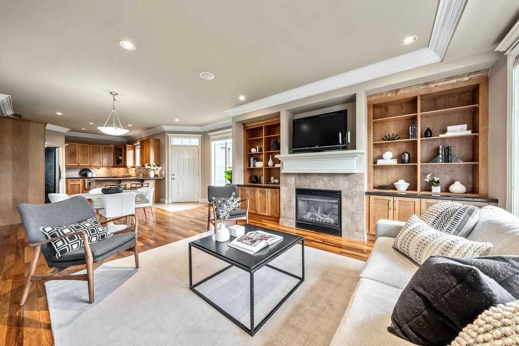 2, 2411 2 Avenue NW, Calgary — photo 4 of 28