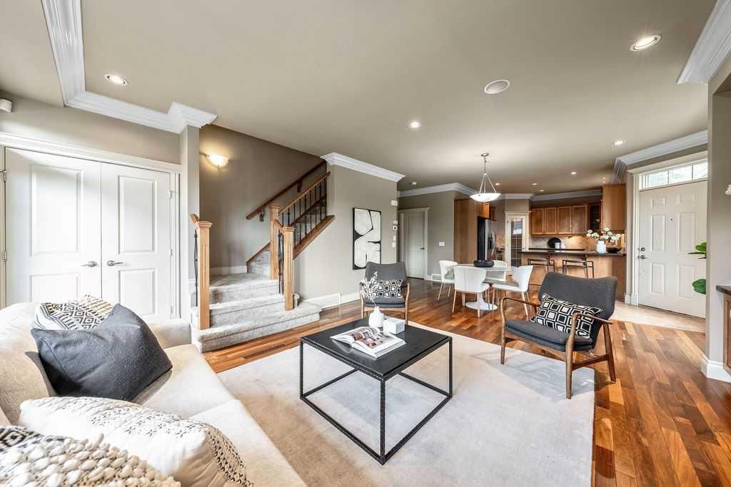 2, 2411 2 Avenue NW, Calgary — photo 5 of 28