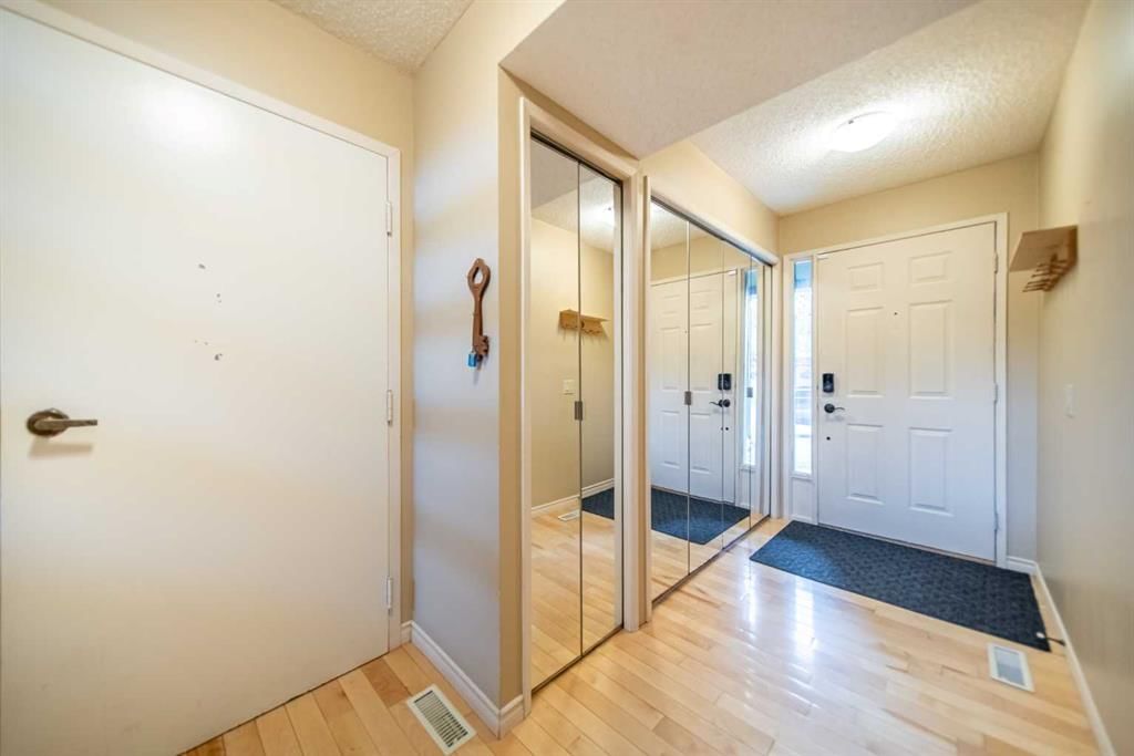 40, 185 Woodridge Drive SW, Calgary — photo 4 of 46