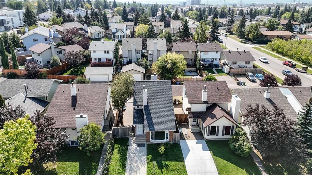 5123 32 Avenue SW, Calgary — photo 4 of 39