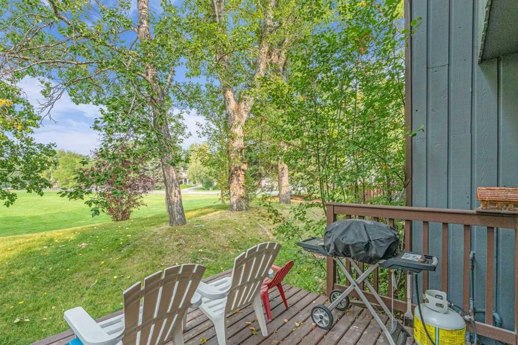 10, 803 Varsity Estates Drive NW, Calgary — main listing photo